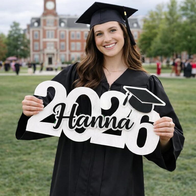 Top 10 Best Looks For Senior Pictures That Exude Elegance & Confidence
